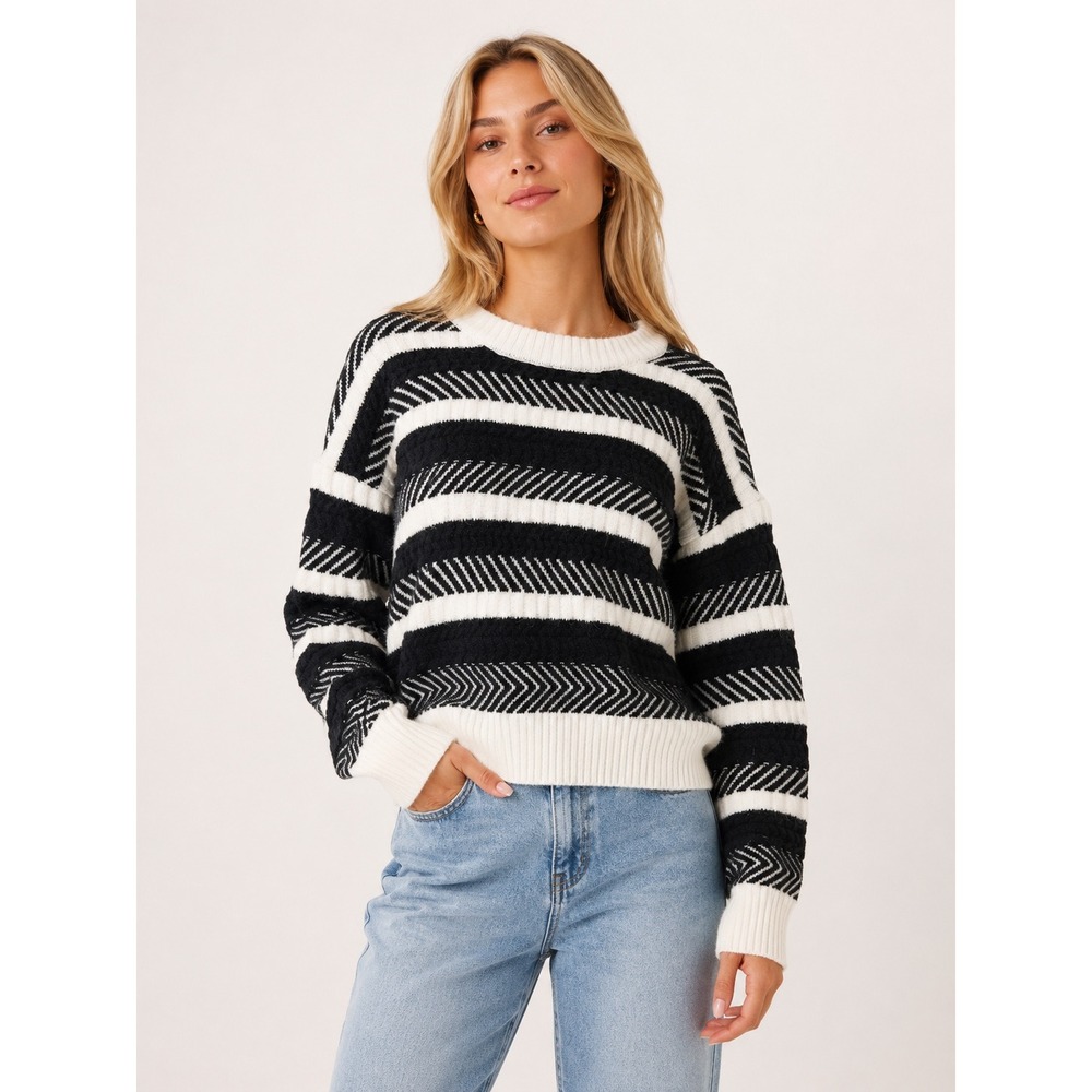 NWT Elodie Womens Black White Striped Chevron Knit Crewneck Sweater Size Medium
